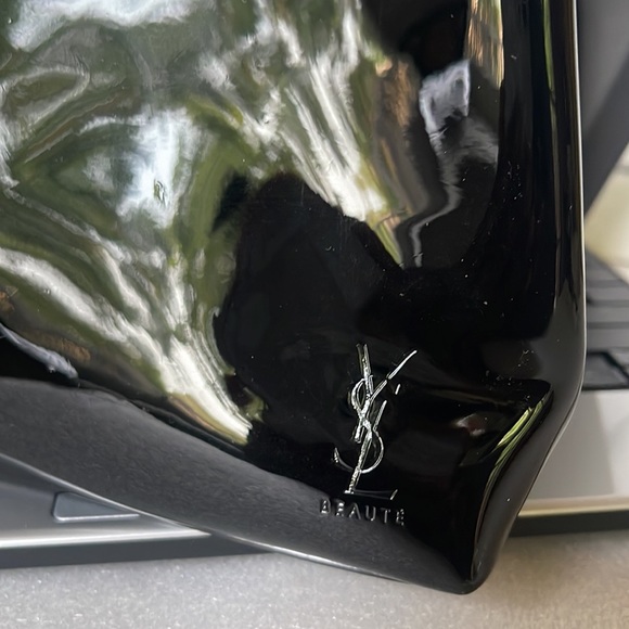 Yves Saint Laurent Beauty Black Patent Leather Cosmetic Bag. - Picture 11 of 11